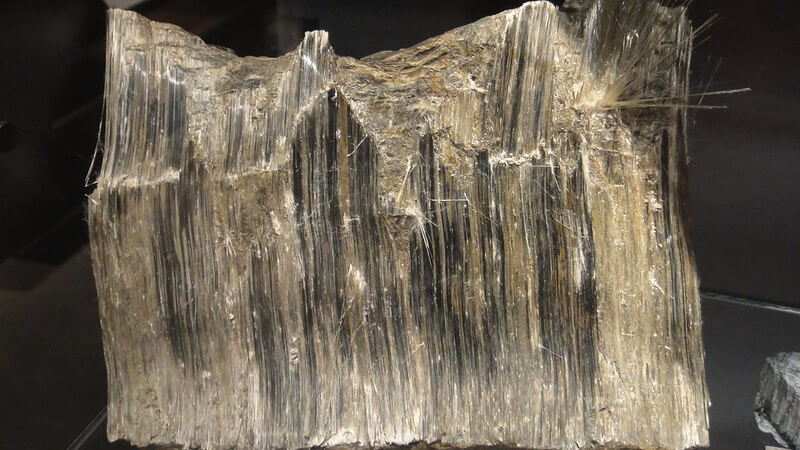 Raw amosite asbestos